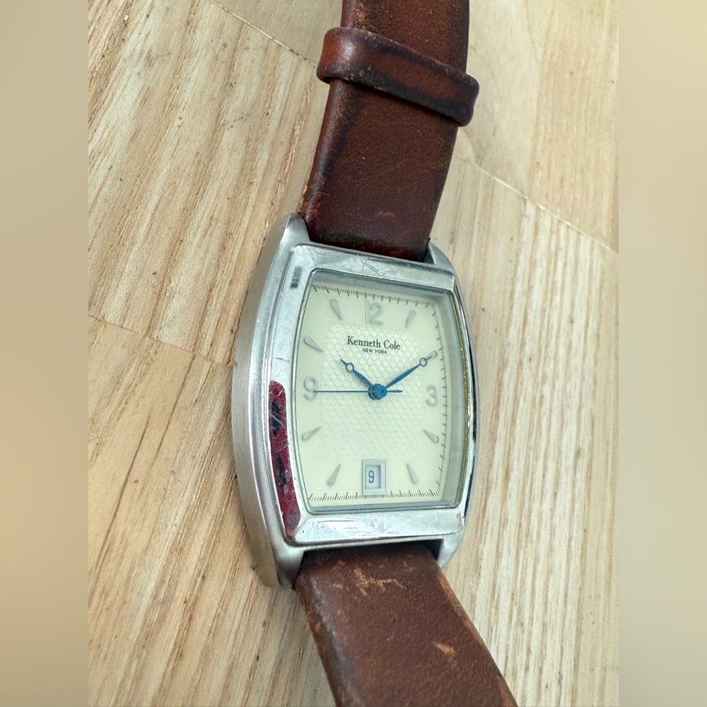 vintage Kenneth Cole New York men’s silver tone brown leather watch NEW BATTERY - Picture 3 of 11